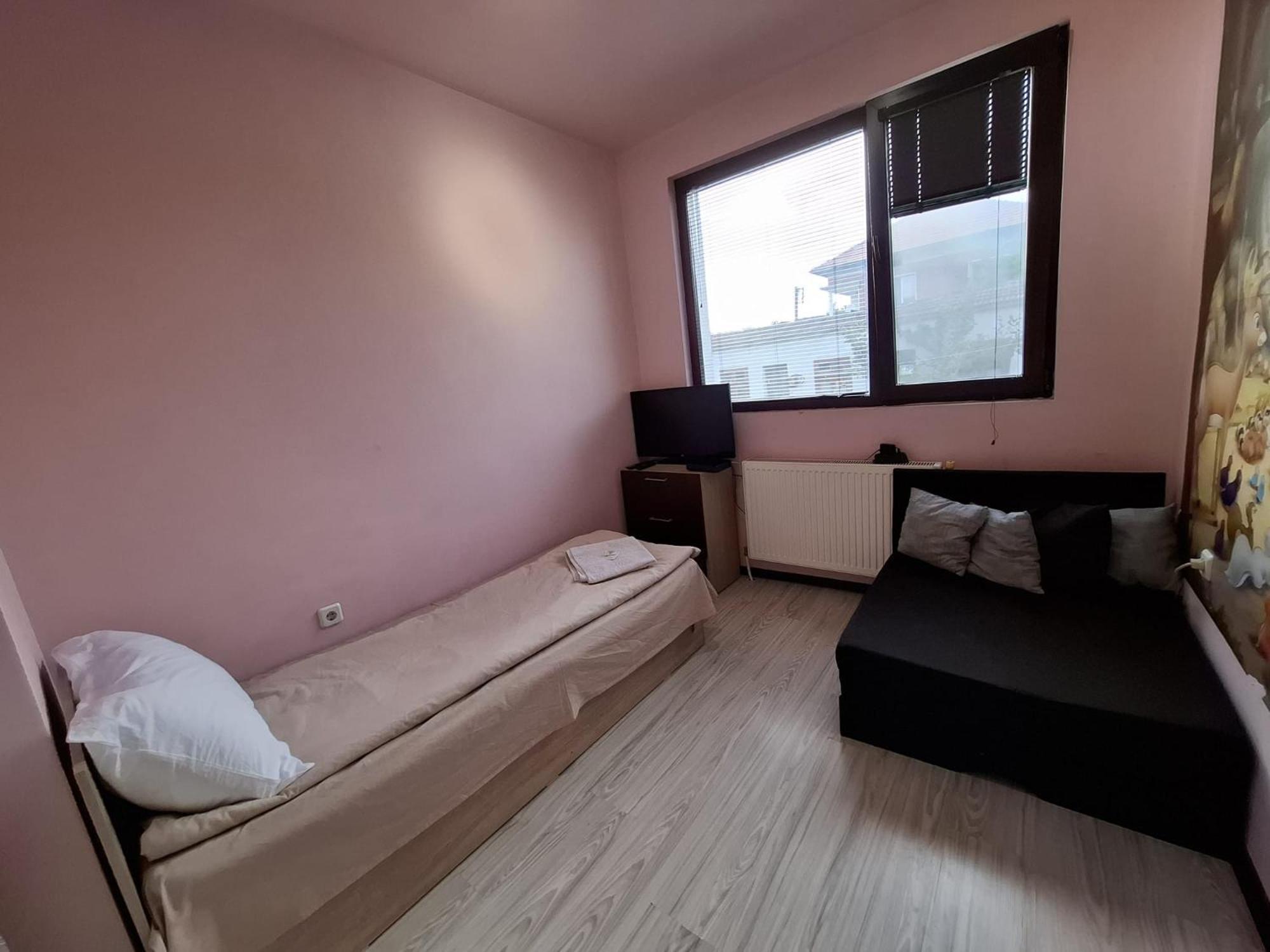 Guest Rooms Simona 2 Opanets ภายนอก รูปภาพ