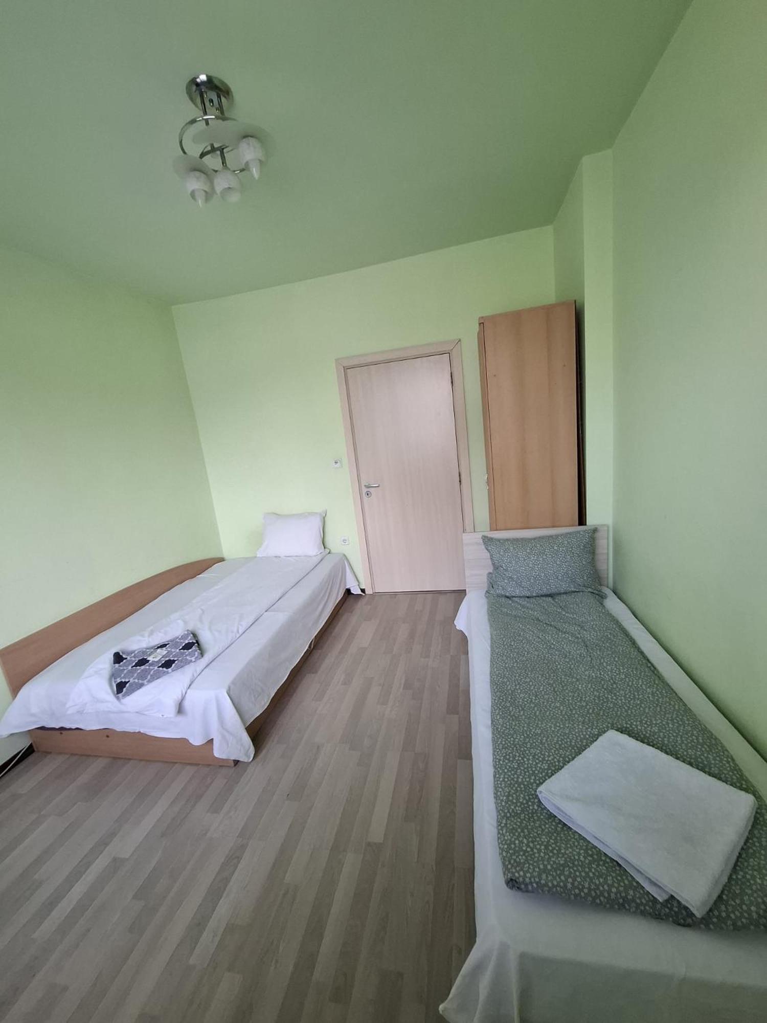 Guest Rooms Simona 2 Opanets ภายนอก รูปภาพ